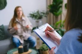 Psikolojik Danışman Nedir, Hangi Konularda Destek Sunar?